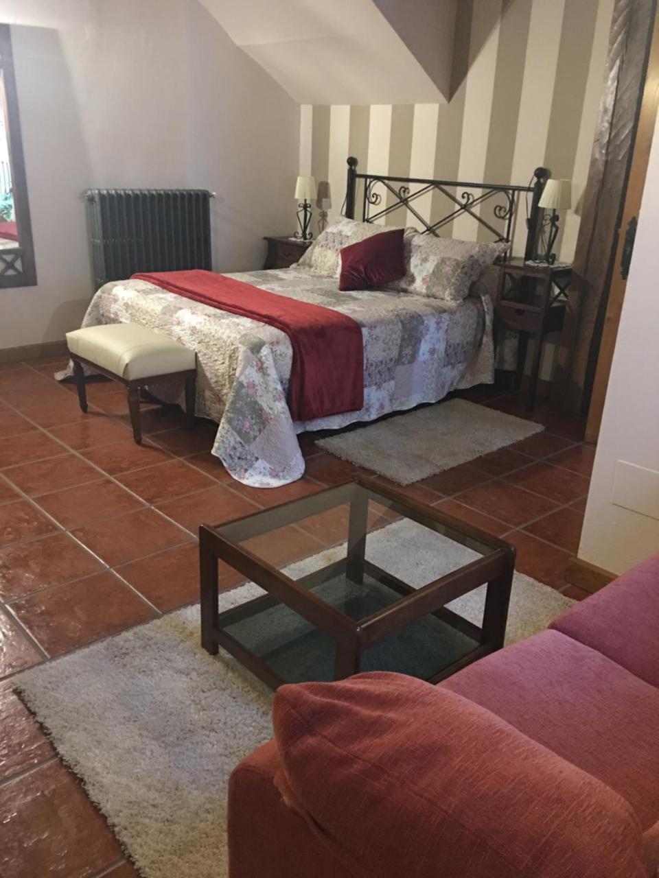 Hotel Rural Posada El Trenti De Corona Valoria Екстер'єр фото